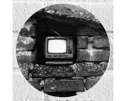 Muursticker Cirkel - Ouderwetse Televisie in de Muur (Zwart-wit) - 20x20 cm Foto op Muursticker