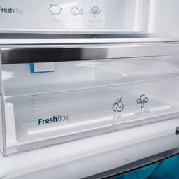 Vestfrost VR-FB373-2H0B - Zwarte Glasdeur - NoFrost Multi - Maxi-Fresh-filter - MetalCooling- Technologie - Purebeam+ Technologie - Koolstoffilter - UV-C LED-diode - 0°C Lade - Open Deuralarm - Flessenrek - Lade met Vochtigheidstechnologie — thumbnail 7