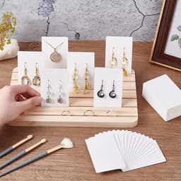Houten Displaystandaard voor Sieraden met 6 Slots, Oorbellen en Ringen Houder, Inclusief 100 Stuks Displaykaarten voor Thuis en Winkel, 10.9 x 6.6 Inch — thumbnail 2