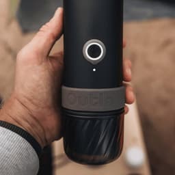 OutIn Mino Draagbare Espresso Machine Elektrisch | USB Oplaadbaar | Voor Onderweg En Reizen | Geschikt Voor Cups En Gemalen Koffie | Compact En Oplaadbaar Koffieapparaat — thumbnail 4
