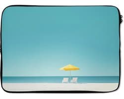 Laptophoes 14 inch - Strand - Blauwe lucht - Geel - Parasol - Laptop sleeve - Binnenmaat 33x23 cm - Zwarte achterkant