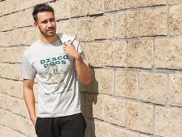 Shirt - Disco dogs - Wurban Wear | Grappig shirt | Dieet | Unisex tshirt | Fast food | Airfryer | Sport | Verwenpakket | Wit — thumbnail 1