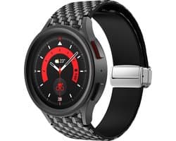 Strap-it Smartwatch bandje - Carbon Fibre magnetisch siliconen bandje geschikt voor Samsung Galaxy Watch 7 (40 & 44mm) / Galaxy Watch 6 (Classic) / Galaxy Watch 5 / Galaxy Watch 5 Pro / Galaxy Watch 4 / Galaxy Watch 4 Classic / Watch FE