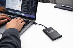 Externe Harde Schijf - Draagbare SSD - Data Opslag - Plug & Play - 2 Terabyte - Zilver — thumbnail 3
