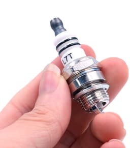 SnelShoppen - 4 Pack L7T Bougies voor 2-Takt Motoren, Vervangingsaccessoires voor Grasmaaier, Heggenknipper, Kettingzaag en Bosmaaier — thumbnail 4