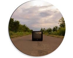 Dibond Wandcirkel - Oude Televisie op de Weg  - 30x30cm Foto op Aluminium Wandcirkel (met ophangsysteem)