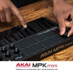 Akai Professional MPK Mini MK3 - 25 toetsen USB MIDI-keyboardcontroller met 8 verlichte drumpads, 8 knoppen, muziekproductiesoftware en Native Instruments Sound Package (NKS-integratie), Zwart — thumbnail 4