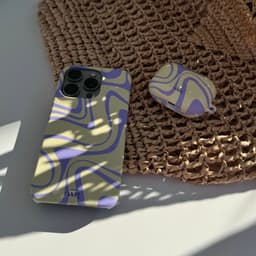 xoxo Wildhearts hoesje geschikt voor Airpods Pro 1 / Pro 2 - Sunny Side Up - Ook als telefoonhoesje verkrijgbaar - schokbestendige case geschikt voor Airpod Pro (2) - koptelefoon case - Beschermhoes met golvende print - golven - geel / paars — thumbnail 4