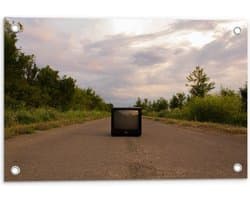 Tuinposter – Oude Televisie op de Weg  - 60x40cm Foto op Tuinposter  (wanddecoratie voor buiten en binnen)