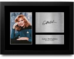 TV Ster Foto - Wanddecoratie - Huisdecoratie - Gedrukte replica handtekening - 33 x 24 cm - Zwart