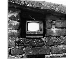 Acrylglas - Ouderwetse Televisie in de Muur (Zwart-wit) - 50x50 cm Foto op Acrylglas (Wanddecoratie op Acrylaat)