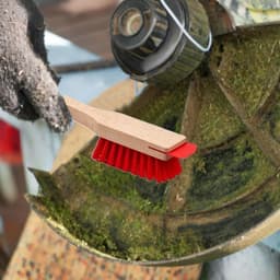 Maaidek Schraper - Grasmaaier Reiniger - Onderhoud Gazonmaaier - Verfveilige Reiniging - 40.5 cm - Houten Borstel — thumbnail 2