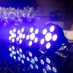 Fuzzix partystarter - Met rookmachine en 4 discolampen - Feestverlichting pakket - Met RGB LED’s — thumbnail 3