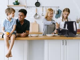 Airfryer Zonder Olie - Hetelucht Frituurpan - Gezond Koken - 7 Programma's Digitaal - 5 Liter Inhoud - Zwart — thumbnail 4