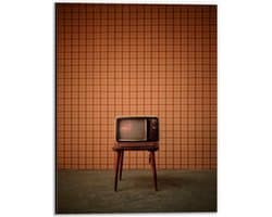 Dibond - Oude Televisie op Krukje voor Oranje Muur - 30x40cm Foto op Aluminium (Wanddecoratie van metaal)