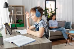 PowerLocus P1 Kids Kinder Koptelefoon Draadloos - Koptelefoon voor kinderen - Veilig volume van 85 dB - Bluetooth Hoofdtelefoon - Met microfoon - incl. Premium Case - Blauw/Zwart — thumbnail 7