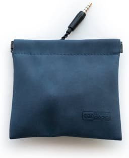 Eardopes Opbergzakje voor oordopjes - Blauw - Etui voor oortjes met kabel - bewaarzakje hoesje oortjes - diervriendelijk: geen suede of ander dierlijk materiaal - 9.5cm x 10cm — thumbnail 1