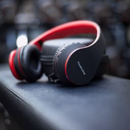 PowerLocus P1 Bluetooth Koptelefoon – Draadloos – Over Ear – Met Microfoon – Inklapbaar - incl. Hoes – Zwart/Rood — thumbnail 3