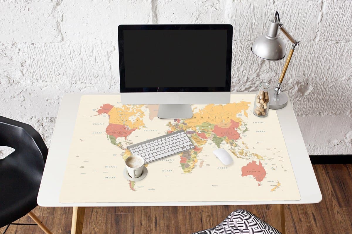 Muismat XXL 120x80 cm - Bureau onderlegger - Bureau mat Wereldkaart - Realistisch - Beige - Bureaumat - Gaming mousepad xl - Bureaulegger groot - Computer deskmat — afbeelding 1