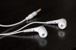Krüger&Matz KMP01M - Kunststof in-ear dopjes met microfoon — thumbnail 2