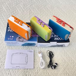 Retro Cassettespeler - 12x9x4cm - Draagbare Walkman met FM Radio & Opnamefunctie - Inclusief Oortjes - USB & Batterij Voeding - Ideaal Cadeau voor Muziekliefhebbers - transparant — thumbnail 4