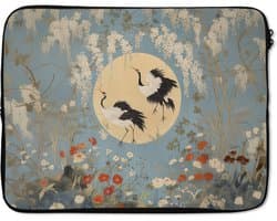 Laptophoes 15.6 inch - Kraanvogels - Maan - Bloemen - Blauw - Laptop sleeve - Binnenmaat 37x26 cm - Zwarte achterkant