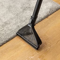 Kärcher SE 5 Tapijtreiniger - Vlekkenreiniger - 4 / 4 liter - Nat- en droog stofzuiger - Geschikt voor oa. autostoelen - bureaustoelen - banken - hondenmanden, tapijten, vloerkleden, baby- en kinderstoelen — thumbnail 4