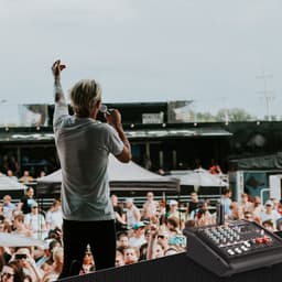 Vonyx karaoke set voor volwassenen - Complete karaokeset - Met 2x krachtige speakers en draadloze microfoons - Bluetooth — thumbnail 4
