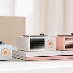 Deze retro-klassieke lichtroze Bluetooth-speaker heeft een klassiek ontwerp voor een platenspeler en is een leuk cadeau voor meisjes. Hij beschikt over een verbeterde bas en een luid volume. — thumbnail 4
