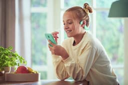 Philips TAK4607 - Draadloze open-ear koptelefoon voor kinderen - Bone conduction - Groen — thumbnail 6