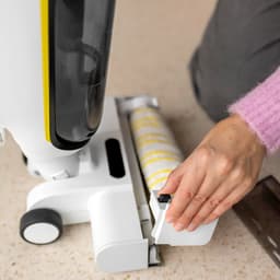 Kärcher FCV 4 Dry vloerreiniger - Draadloze elektrische dweil met stofzuigfunctie met vuilsensor met accuduur 30 minuten - Incl. droogstation - Geschikt voor vloerkleed - tapijten en harde vloeren zoals steen, pvc en laminaat — thumbnail 5