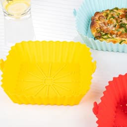 3 stuks - vierkante siliconen airfryer bakplaat - hittebestendig en herbruikbaar - bakken en grillen zonder plakken - verdikte antislip rand - makkelijk schoon - rood/geel/blauw — thumbnail 9