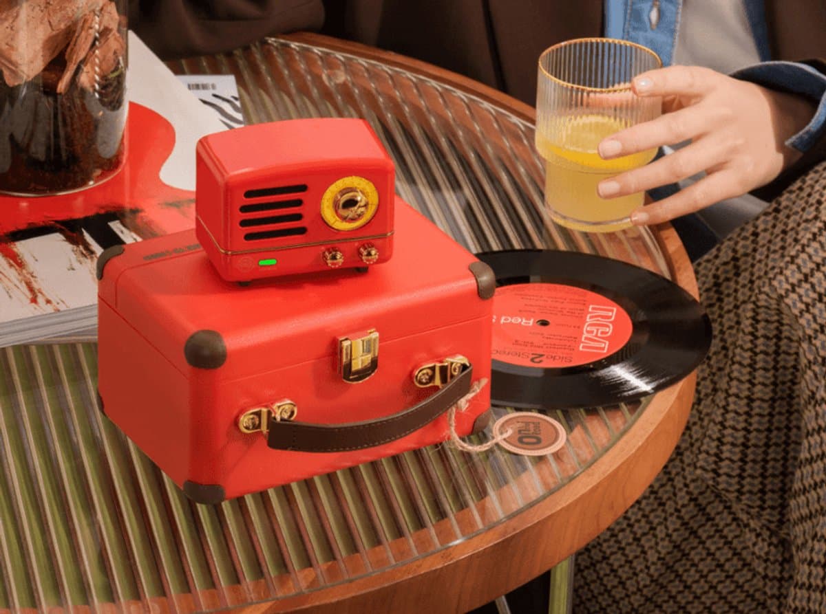 MUZEN OTR Metal - Draagbare FM-radio Bluetooth luidspreker - 10 Uur Speeltijd - Bluetooth Speaker - Draadloze Speaker - Mini Bluetooth speaker - Draagbare speaker - Rood — afbeelding 1