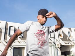 Shirt - Fried chicken - Wurban Wear | Grappig shirt | Dieet | Unisex tshirt | Fast food | Airfryer | Sport | Verwenpakket | Wit & Zwart — thumbnail 2