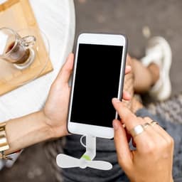 2-in-1 Telefoonventilator - 2 Stuks - Mini Ventilator Set voor Smartphone -Handventilator - Draagbare Waaier Handwaaier - Hand Fan Draadloos - Geluidloos Ventilator - Geschikt voor iPhone-telefoons/ type C - Zwart+Wit — thumbnail 3