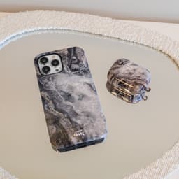 xoxo Wildhearts hoesje geschikt voor Airpods Pro 1 / Pro 2 - Marble Grey River - Ook als telefoonhoesje verkrijgbaar - schokbestendige case geschikt voor Airpod Pro (2) - koptelefoon case - Beschermhoes met marmerprint - marmer look - grijs — thumbnail 2