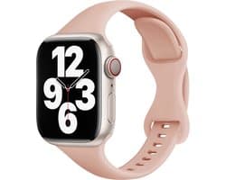 By Qubix - Geschikt voor Apple Watch bandje - Siliconen sportbandje Slim Fit - Lichtroze - Geschikt voor Apple Watch 38 mm / 40 mm / 41 mm / 42 mm - Smartwatch bandje - siliconen sport bandje - smartwatchbandje