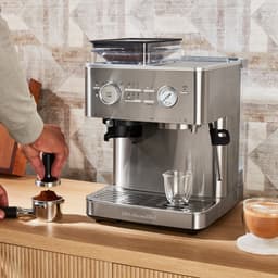 KitchenAid Halfautomatische Espressomachine - Ingebouwde koffiemolen, kantelbaar stoompijpje, 15 bar pomp en drukmeter - Roestvrij staal — thumbnail 3