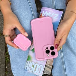 xoxo Wildhearts hoesje geschikt voor AirPods 4 - Bubble Blush - Ook als telefoonhoesje verkrijgbaar - Schokbestendige wavy case - Koptelefoonhoesje - Beschermhoes met golvend design - Roze — thumbnail 4