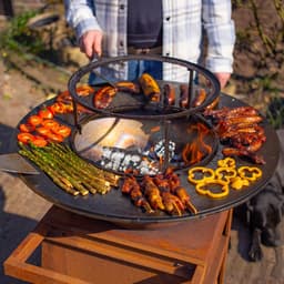 RJRoyal Living BBQ Plancha Grill Maestro Ø70cm Cortenstaal - Met Grote wielen en houtopslag vuurschaal — thumbnail 3
