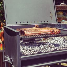 Nuke Pampa Outdoor Argentinian Grill – Stalen Gaucho BBQ met 123 kg Onderstel – 31" Grilloppervlak (ca. 1230 cm²) — thumbnail 3