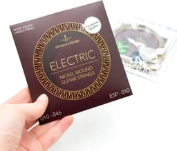 Premium Elektrische gitaar snaren + Extra hoge E snaar - Inclusief 3 Celluloid Plectra - ESP-010 - Nickel Wound — thumbnail 5