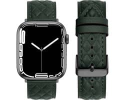 By Qubix - Geschikt voor Apple Watch bandje - Leren bandje met diamant patroon - Donkergroen - Geschikt voor Apple Watch 38 mm / 40 mm / 41 mm / 42 mm - Smartwatch bandje - leren smartwatchbandje - Horlogebandje