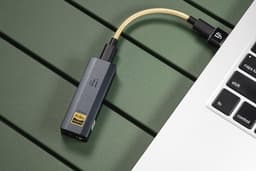Ultraportable DAC en hoofdtelefoonversterker voor een optimale geluidsweergave — thumbnail 4