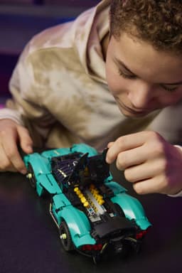 LEGO Technic - Aston Martin Valkyrie Constructiespeelgoed — thumbnail 5