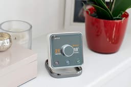 Slimme Thermostaat met Smarthub voor Energiebesparing en Bediening op Afstand — thumbnail 3