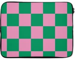 Laptophoes 17 inch - Schaakbord patroon - Groen - Roze - Blokjes - Laptop sleeve - Binnenmaat 41x28 cm - Zwarte achterkant