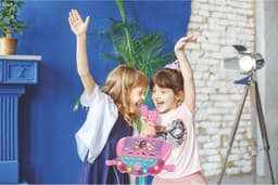 Gabby’s Dollhouse Verstelbare Standaard met 2 Microfoons met Stemeffecten, Verlichting, Luidspreker, Bluetooth — thumbnail 2