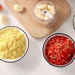 Keukenmachine Mini Chopper - Uienmolen Keukengadget - Groenten Snijden - Handslinger Bediening - 18 cm Hoog - Wit — thumbnail 5