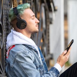 PowerLocus P1 Bluetooth Koptelefoon – Draadloos – Over Ear – Met Microfoon – Inklapbaar - incl. Hoes – Zwart/Bruin — thumbnail 5